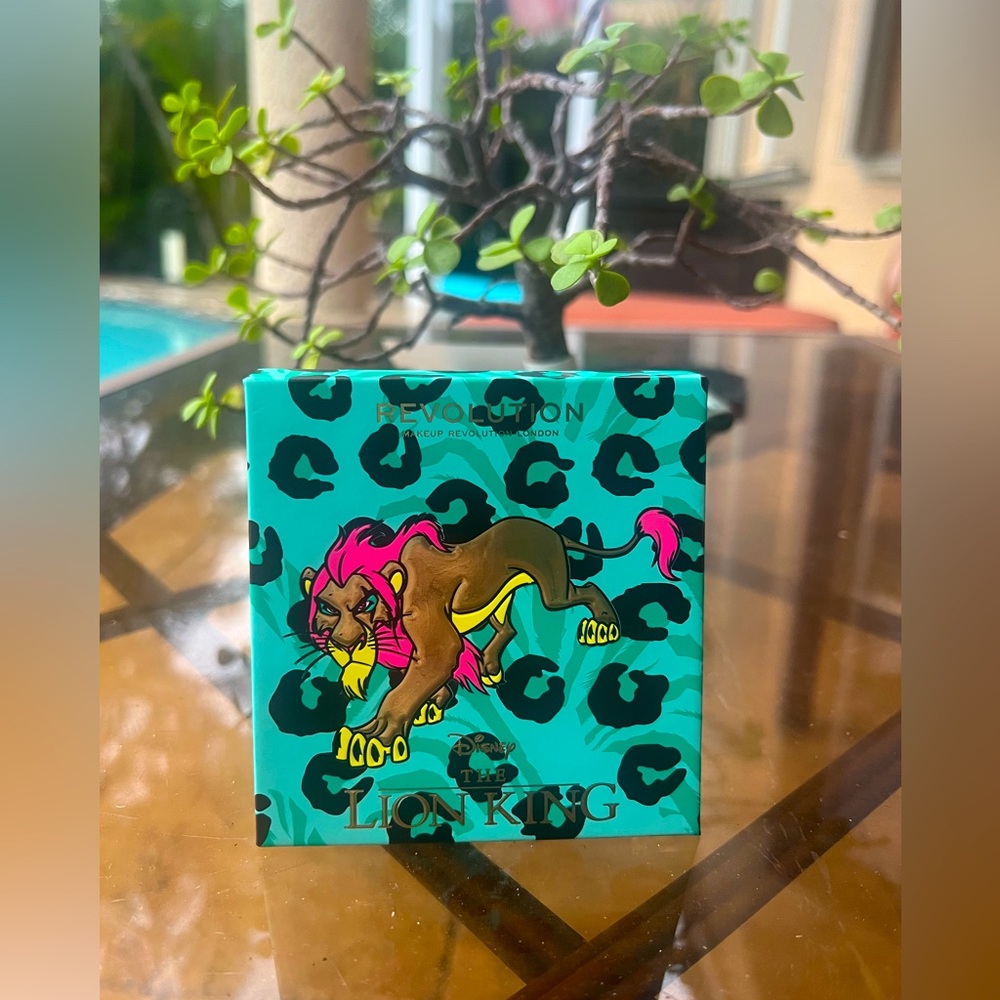 REVOLUTION- DISNEY THE LION KING Circle of Life Eyeshadow Palette